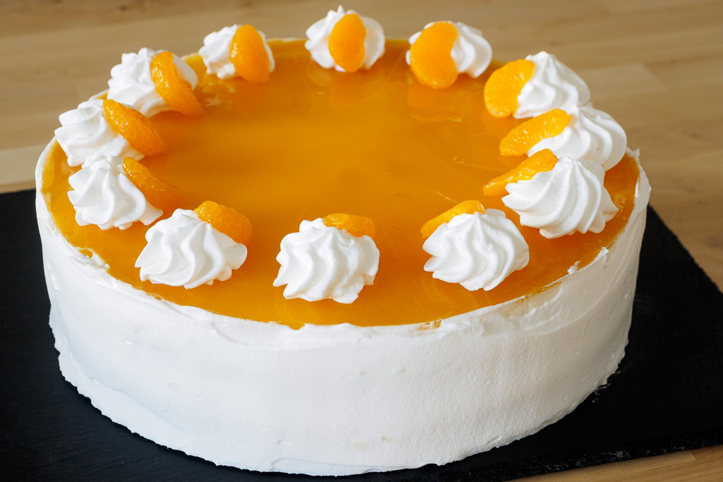 Sommerlich: Vegane Käsesahne-Torte mit Mandarinen • Herr Johann